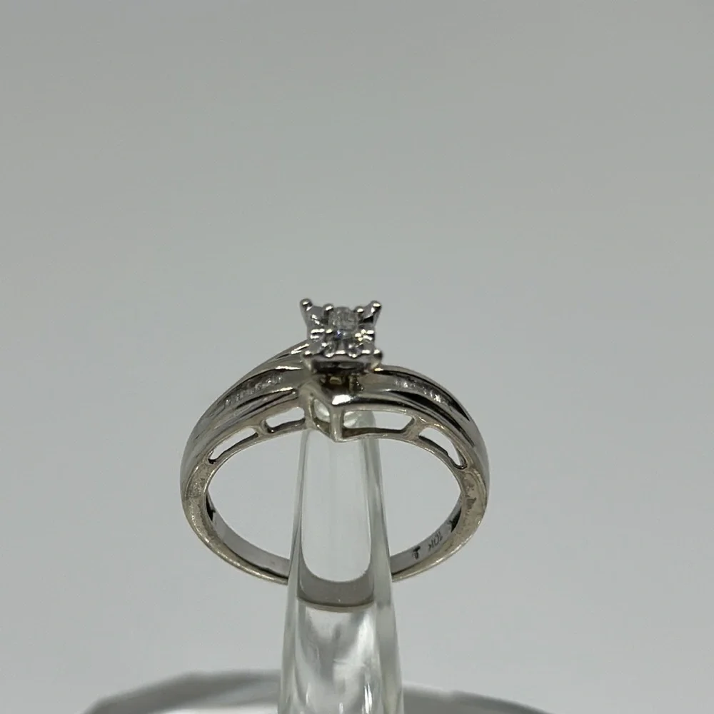 Diamonds real 10k real solid gold ring​​ size 7